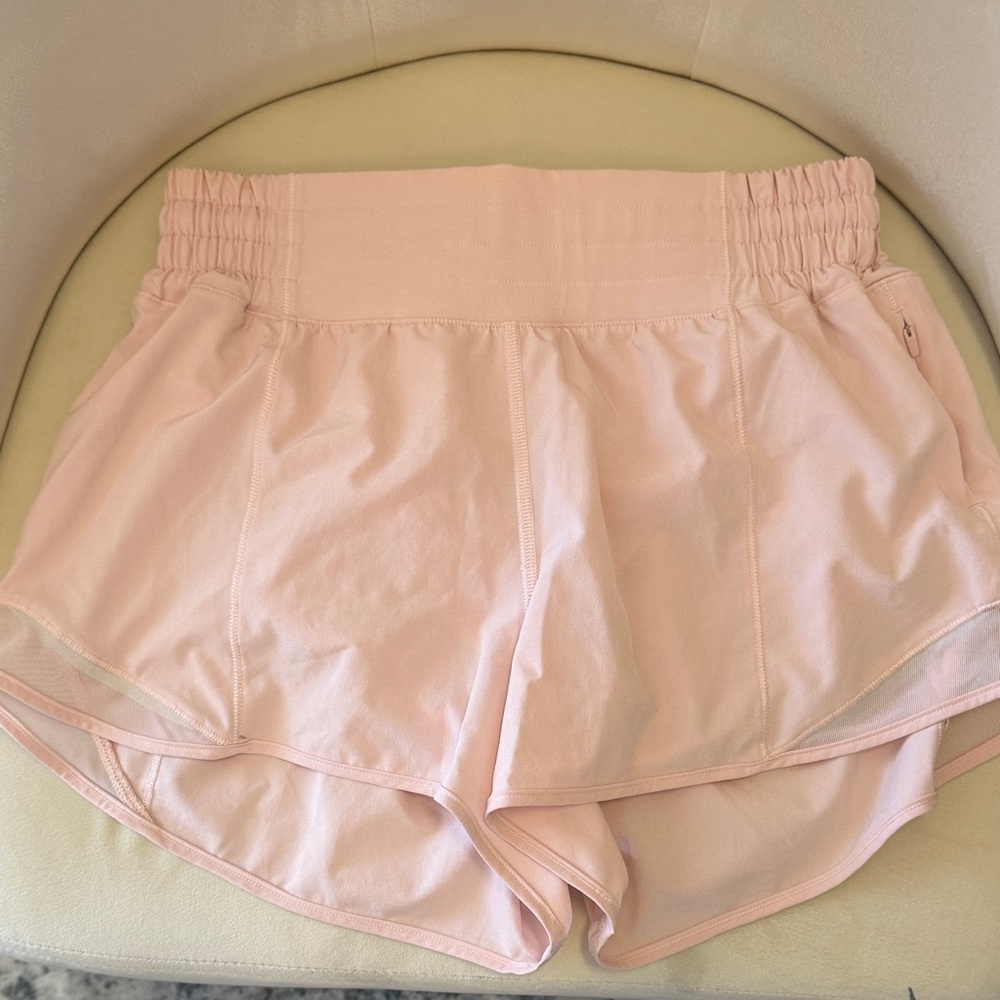 Lululemon hotty hot high rise short 2.5